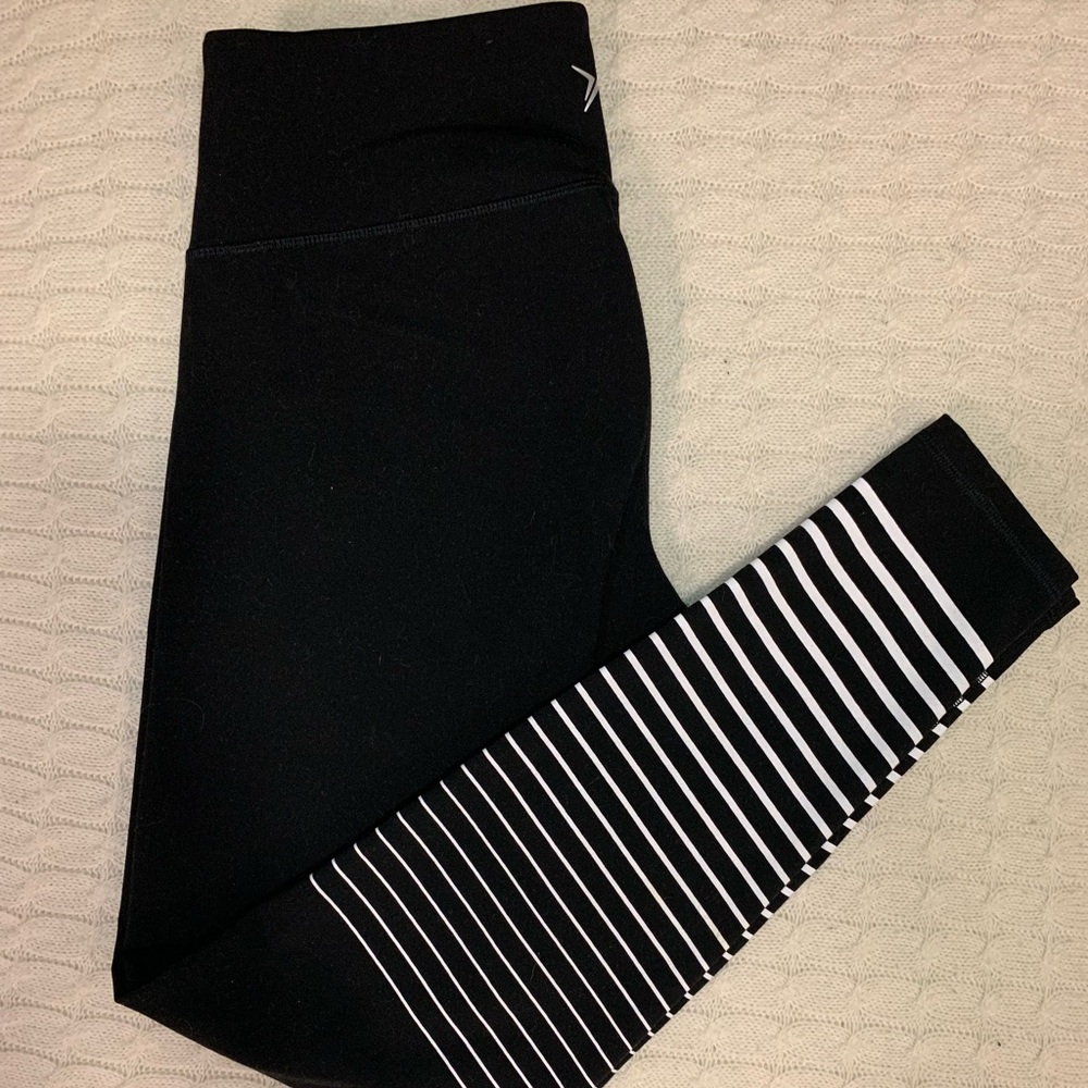 Old Navy Active Wear black/white stripped leggings